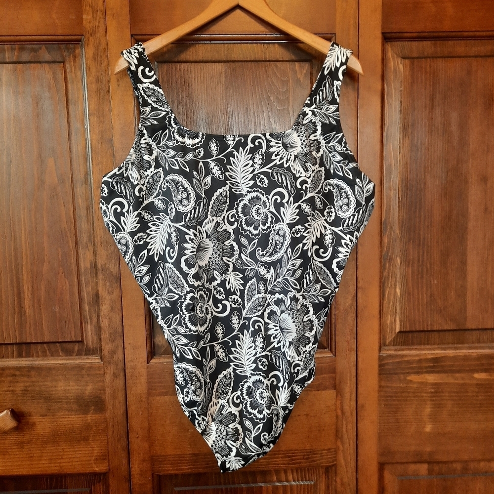 NWOT Lands' End Tugless Low Leg One Piece Swimsuit Black White Floral Size 24W